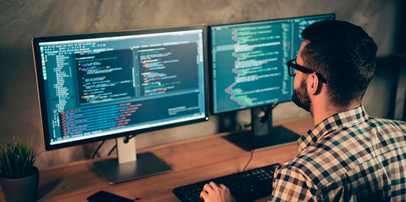 Фронтенд-разработчик за работой